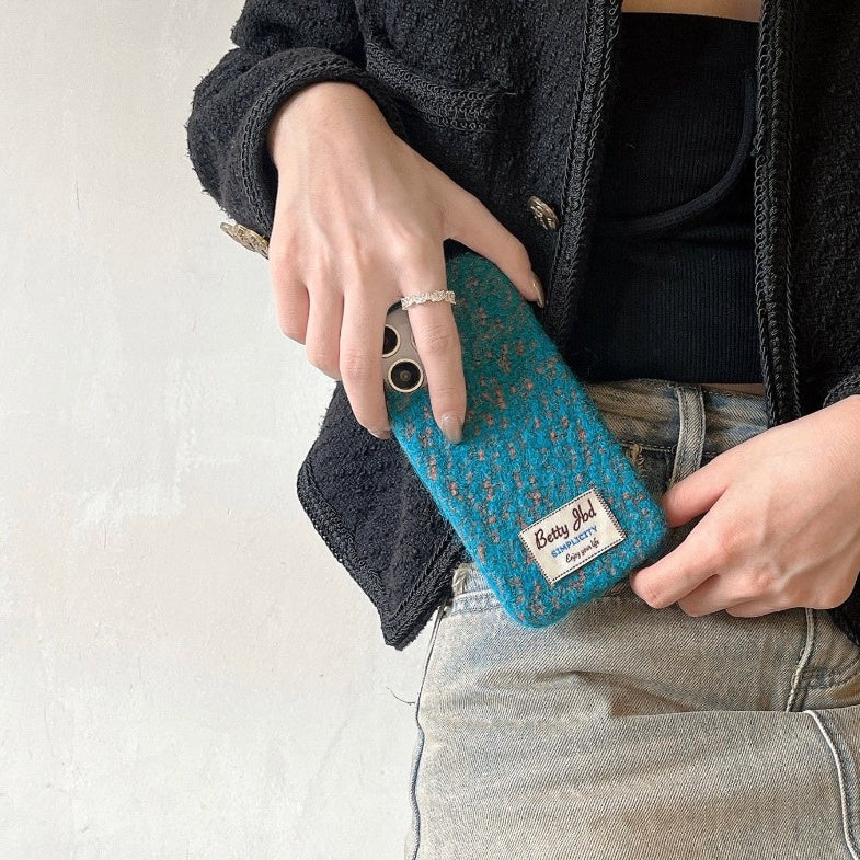 Fluffy Knit Fabric Phone Case・Compatible with iPhone 16 Series・8123