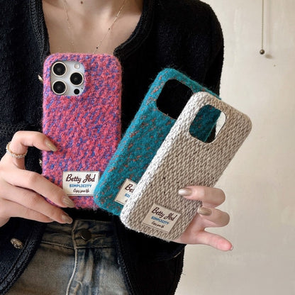 Fluffy Knit Fabric Phone Case・Compatible with iPhone 16 Series・8123