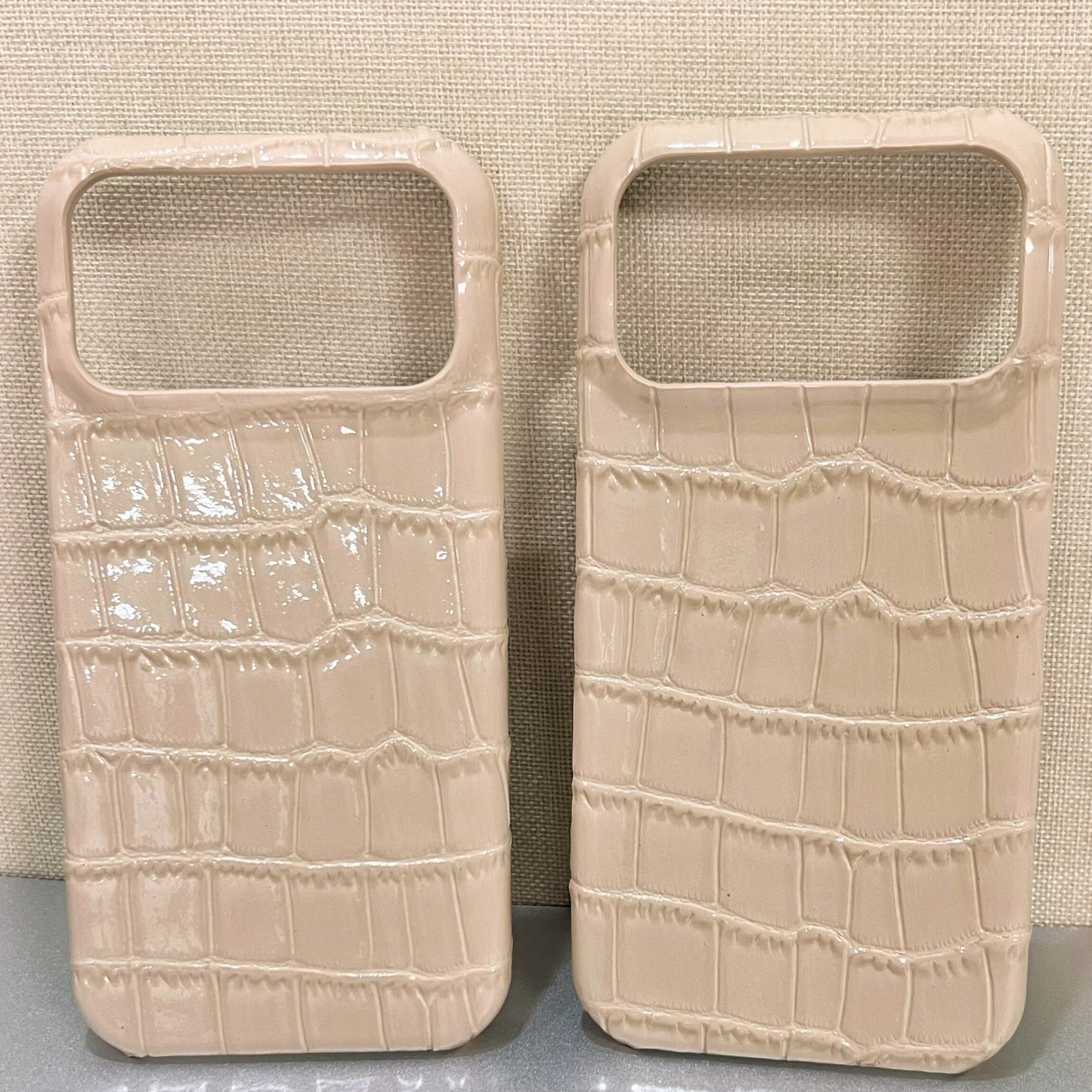 Sand Beige Croc-Embossed Genuine Leather Phone Case・Compatible with iPhone 17 Series・8309