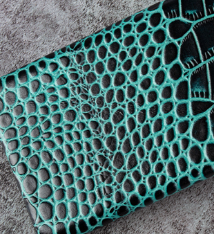 Finely Crafted Leather Crocodile-Embossed Phone Case – Compatible with iPhone 13/14 Series