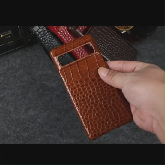 TREE NEW BEE HAND MADE LEATHER IPHONE CASE for iPhone 17 Pro Max, deluxe no boarders. Deluxe No Borders｜デラックス・ノーボーダーズ
世界にひとつだけの、自由で洗練されたスタイル。