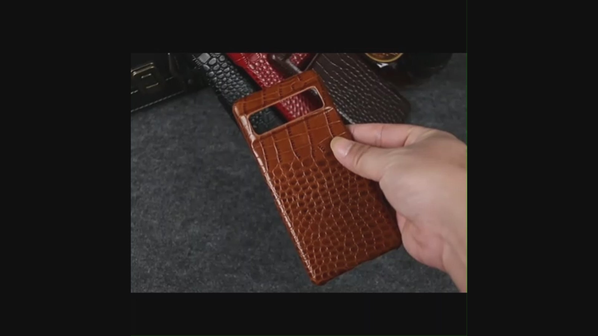 TREE NEW BEE HAND MADE LEATHER IPHONE CASE for iPhone 17 Pro Max, deluxe no boarders. Deluxe No Borders｜デラックス・ノーボーダーズ
世界にひとつだけの、自由で洗練されたスタイル。