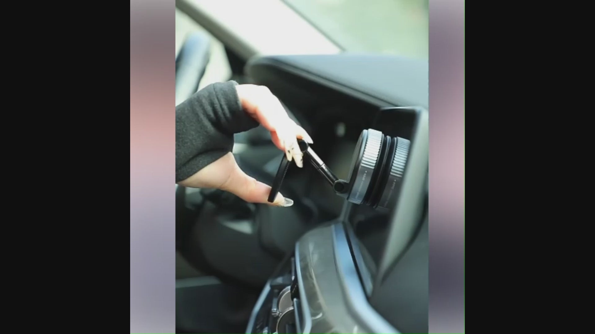 Premium Vacuum-Suction Car Phone Mount 8202